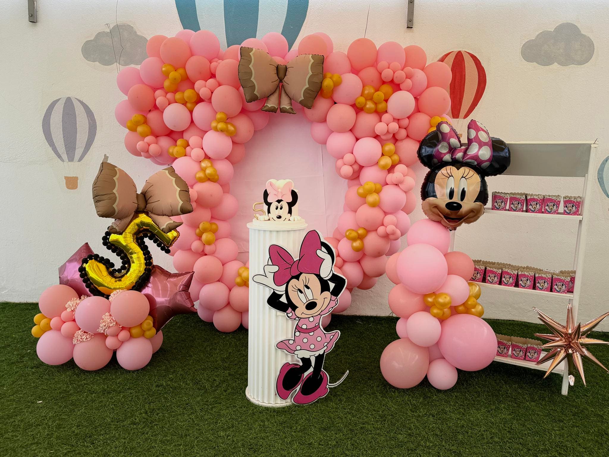 Minnie Mouse Birthday Balloon Decor